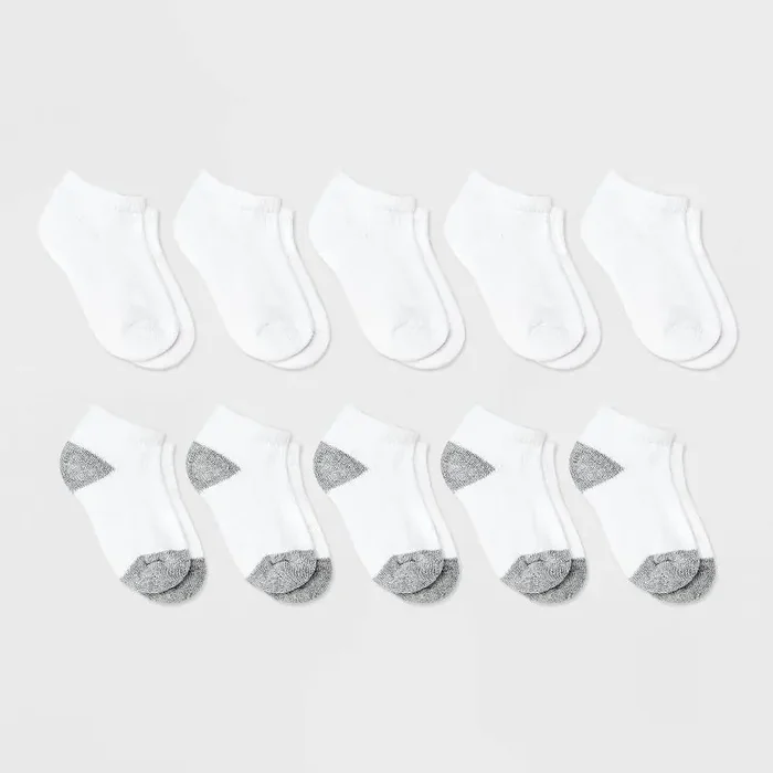 Boys‘ 10pk Low Cut Athletic Socks – Cat & Jack™ White L