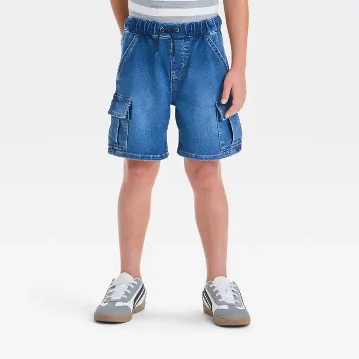 Boys‘ ‘At the Knee‘ Pull-On Cargo Denim Shorts – Cat & Jack™ Medium Wash S Relaxed Fit, Elastic Waist, Side & Flap Pockets
