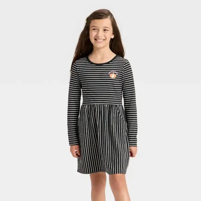 Girls‘ Long Sleeve Halloween Dress – Cat & Jack™ Black XL