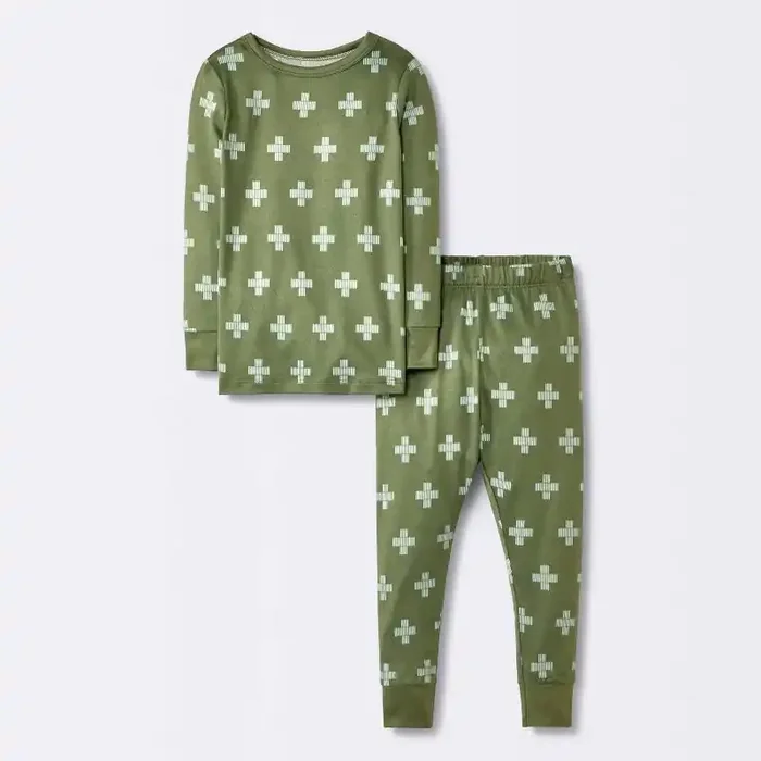 Toddler Boys‘ 2pc Long Sleeve Smooth Jersey Snug Fit Pajama Set – Cloud Island™ Green 3T